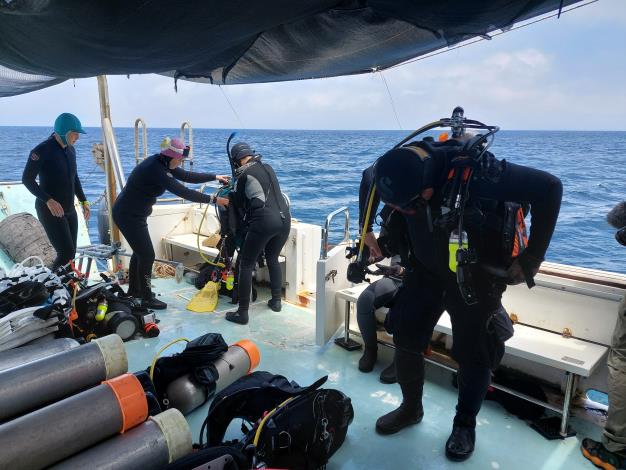 2.志工整備，準備下水作業