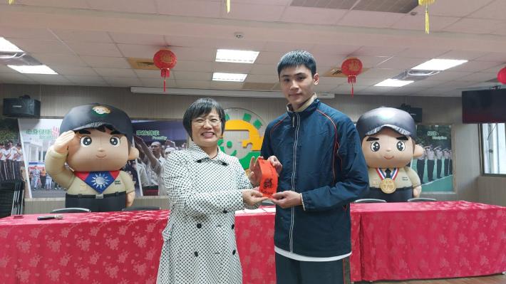 內政部長劉世芳致贈替代役訓練班春節留守人員慰勞金