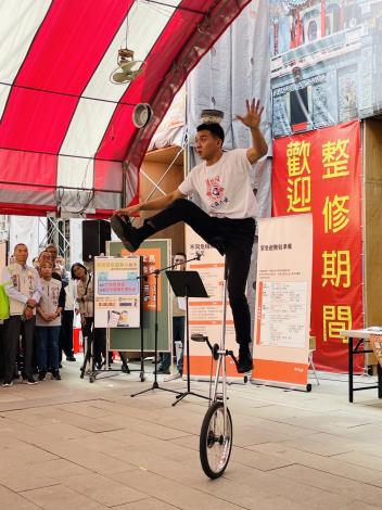 圖二：替代役公益大使團開場表演