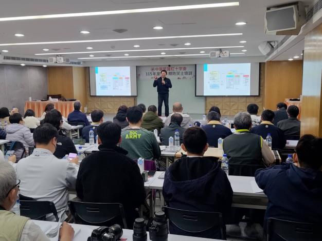 王牌講師銘傳大學建築系王价巨教授上課