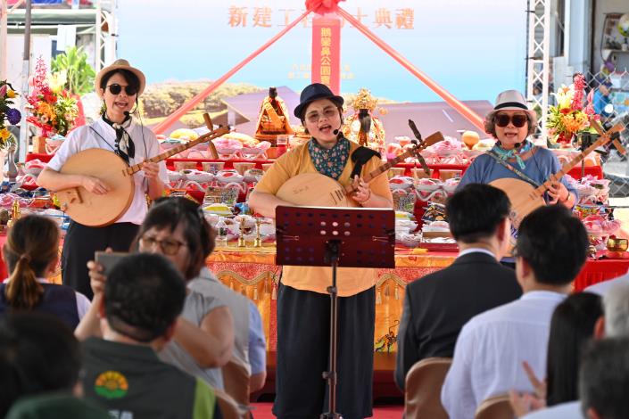 圖2屏東縣恆春鎮思想起民謠促進會表演.JPG