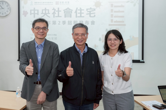 內政部國土管理署副總工程司林佑璘（右）、國家住都中心執行長柯茂榮（中）、內政部國土管理署住宅發展組組長蘇崇哲（左）