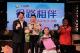 圖4.嘉義市民政處林文郁科長(右1)、役政司沈哲芳司長(左1)感謝替代役役男曹鈞貴(左2)對陳姓袍澤(右2)的付出