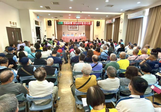 宗教團體代表專注聆聽