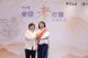 圖二:內政部部長頒發獎座給高雄市楷模侯秀絨女士