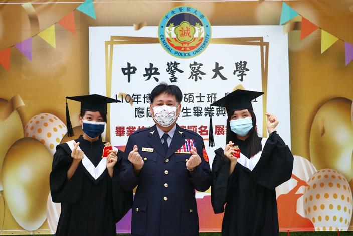 President Chen and new graduates