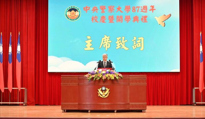 Mr. Tang-an Wu, Administrative Vice Minister of Ministry of the Interior, hosting the CPU anniversary ceremony