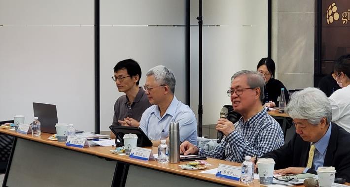 Fig 4 Experts providing feedback and suggestions to the provider