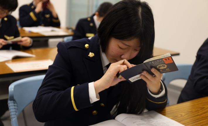 The National Immigration Agency hosts the 15th Document Examination Expert Competition, with immigration officers carefully examining passports to determine their authenticity