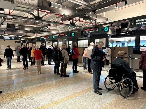 Foreign passengers entering and departing Taiwan on the same international cruise ship are no longer required to provide fingerprints during immigration inspection and only need facial image capture for clearance