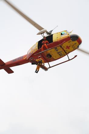 進行滯空下降救援訓練-2