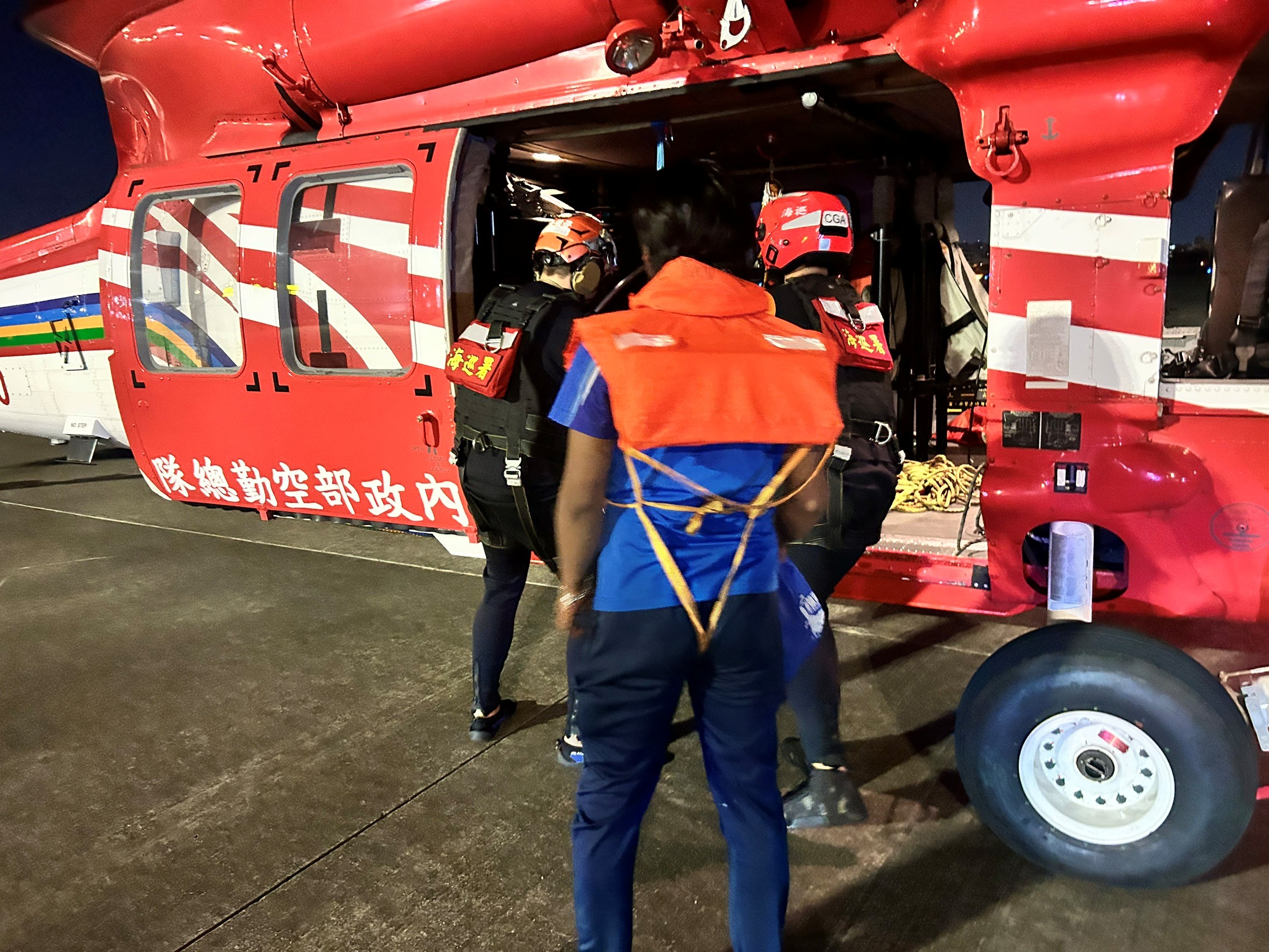 完成吊掛返回高雄機場