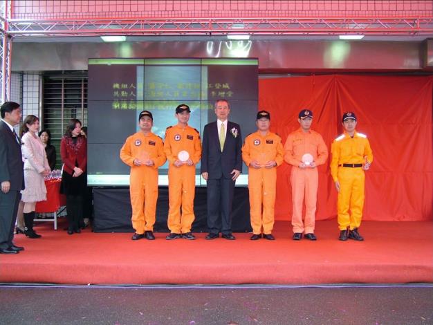 表揚典禮吳副院長與獲獎人員大合照-3