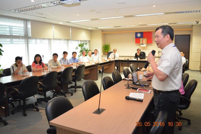 進行簡報會議.JPG