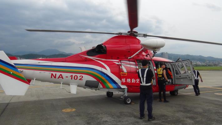 直升機抵達機場.JPG