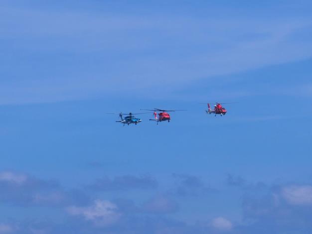 S70C海鷗直升機、AS-365海豚直升機、UH-60M黑鷹直升機.JPG