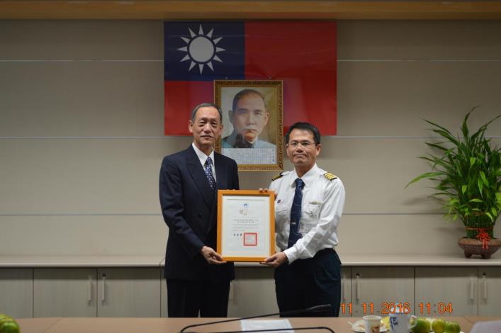 總隊長與蔡玉筆合照.JPG