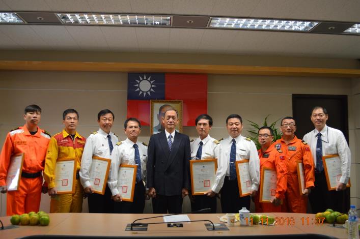 105年度空勤模範表揚典禮合照-2.JPG