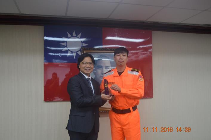 內政部長與楊舒涵合照.JPG