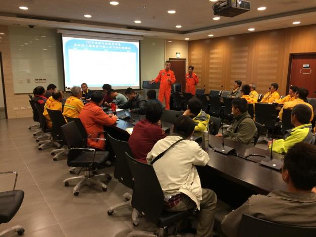 演習前使用簡報進行安全講解-3.JPG