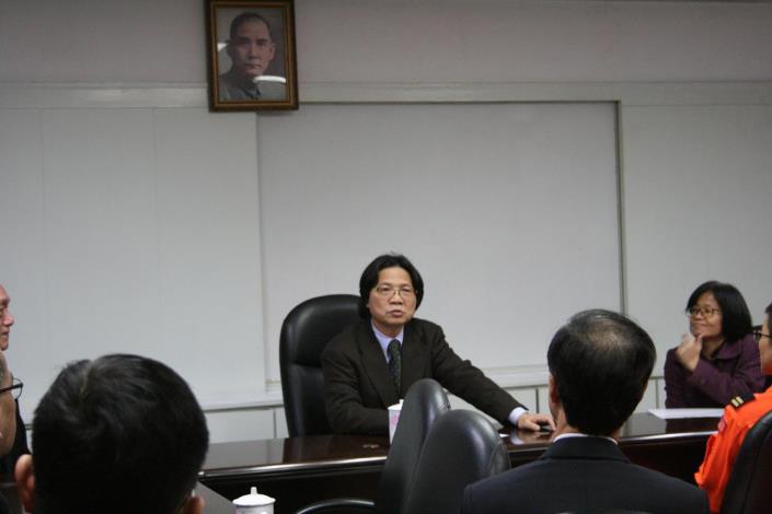 部長與機組人員進行交談-5.JPG