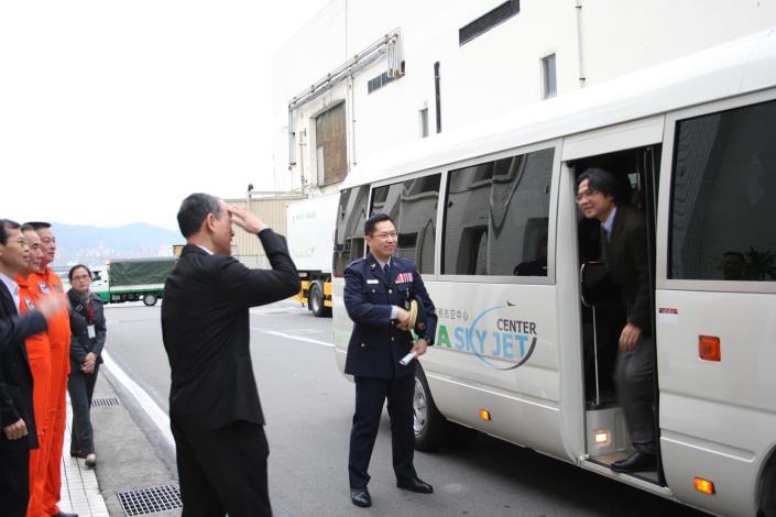 內政部長蒞臨松山駐地.JPG