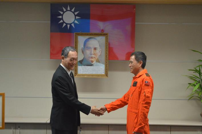 總隊長與林國賓合照