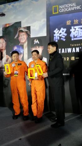 姚導演與機組人員合照-1