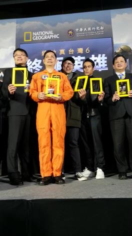 徐飛行員於現場活動合照