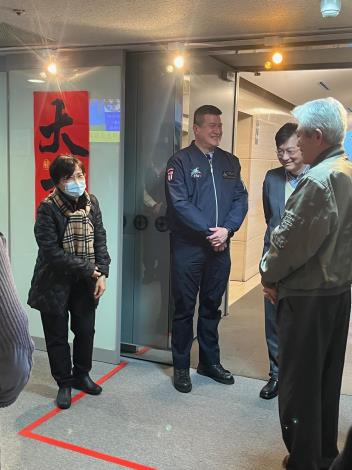 總隊長至門口迎接內政部部長-1