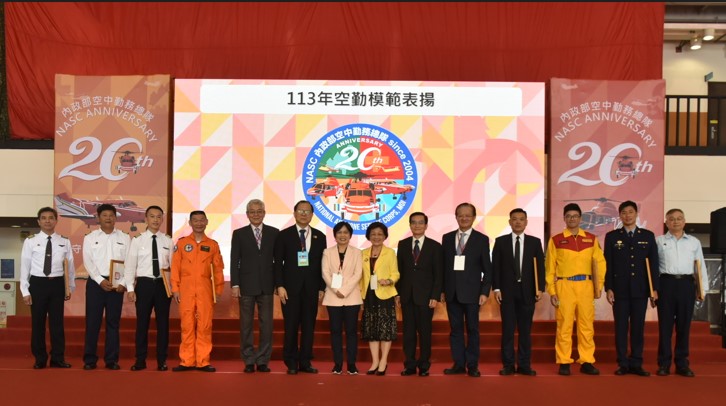 Home Minister Liu Shyh-Fang also presented trophies to eight model flight crew members and commended 46 NASC staff members for 20 years of service