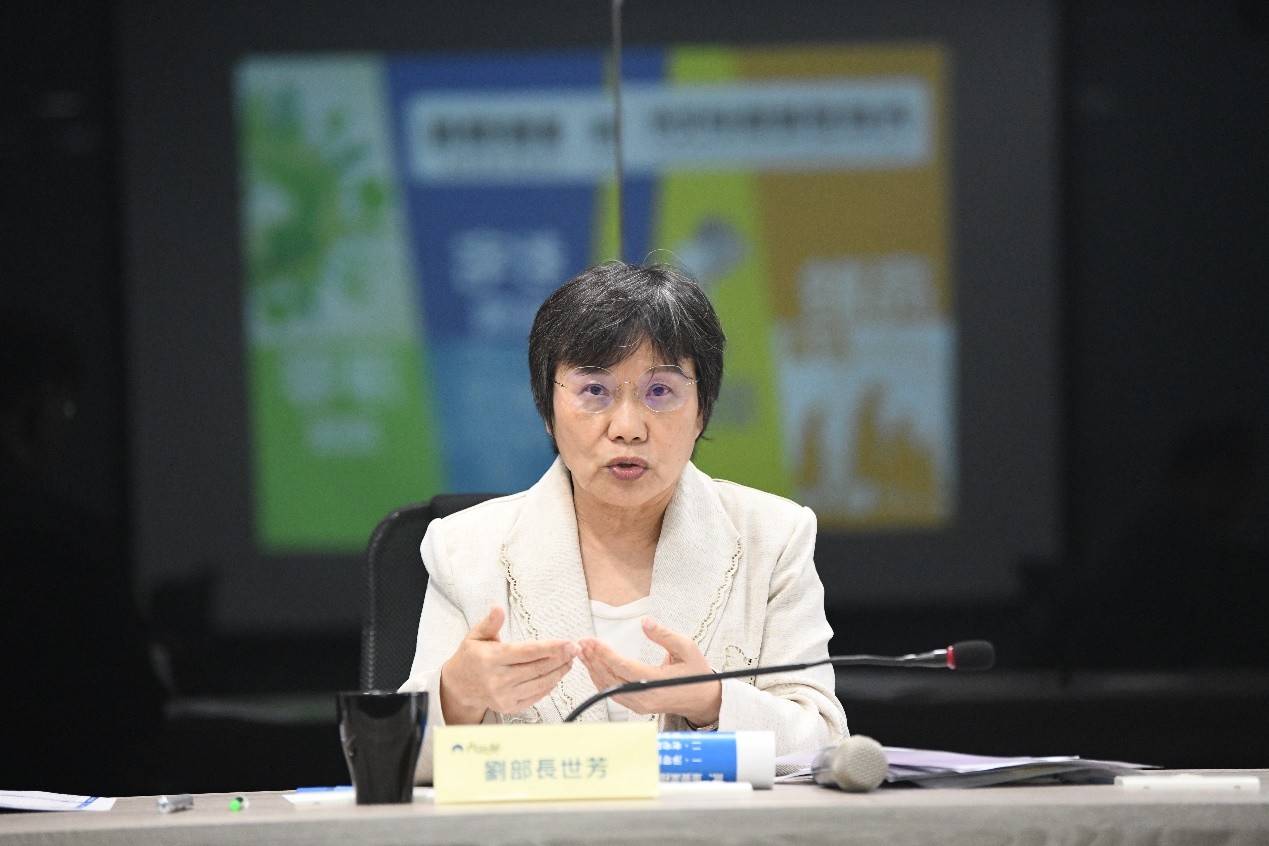 圖4 劉部長聽取業務簡報，提示工作重點