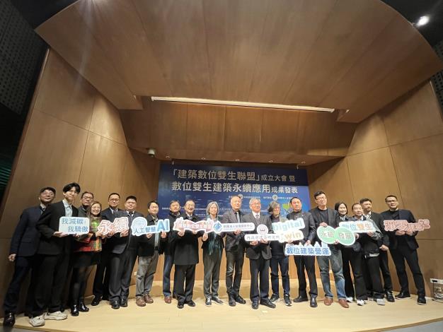 圖2王榮進所長與貴賓合影.JPG