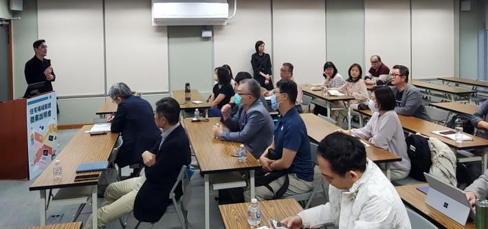 Figure 2. Taipei Session – Participating industry representatives asking questions