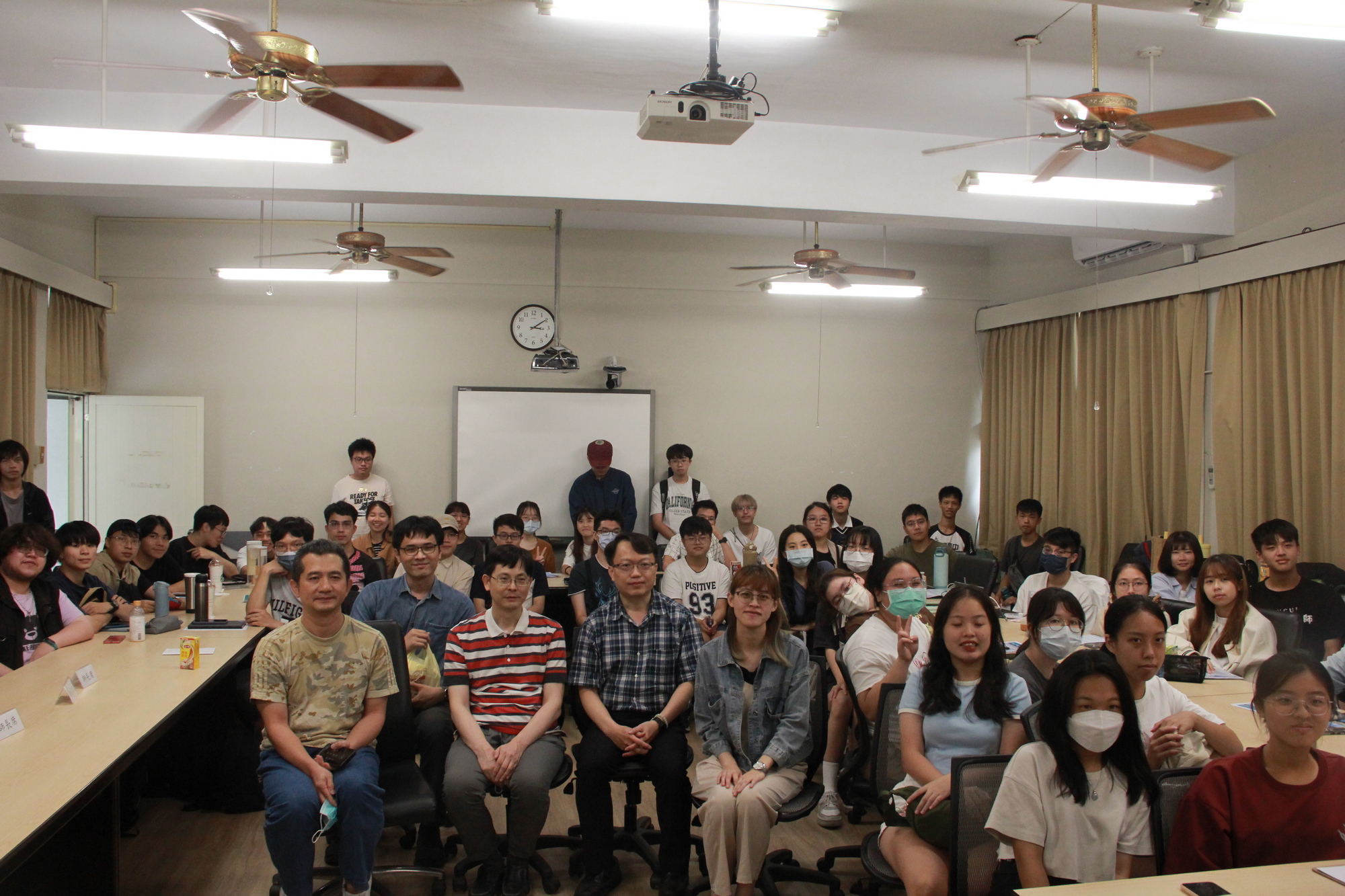 
國立彰化師範大學地理學系演講活動與會人員大合照