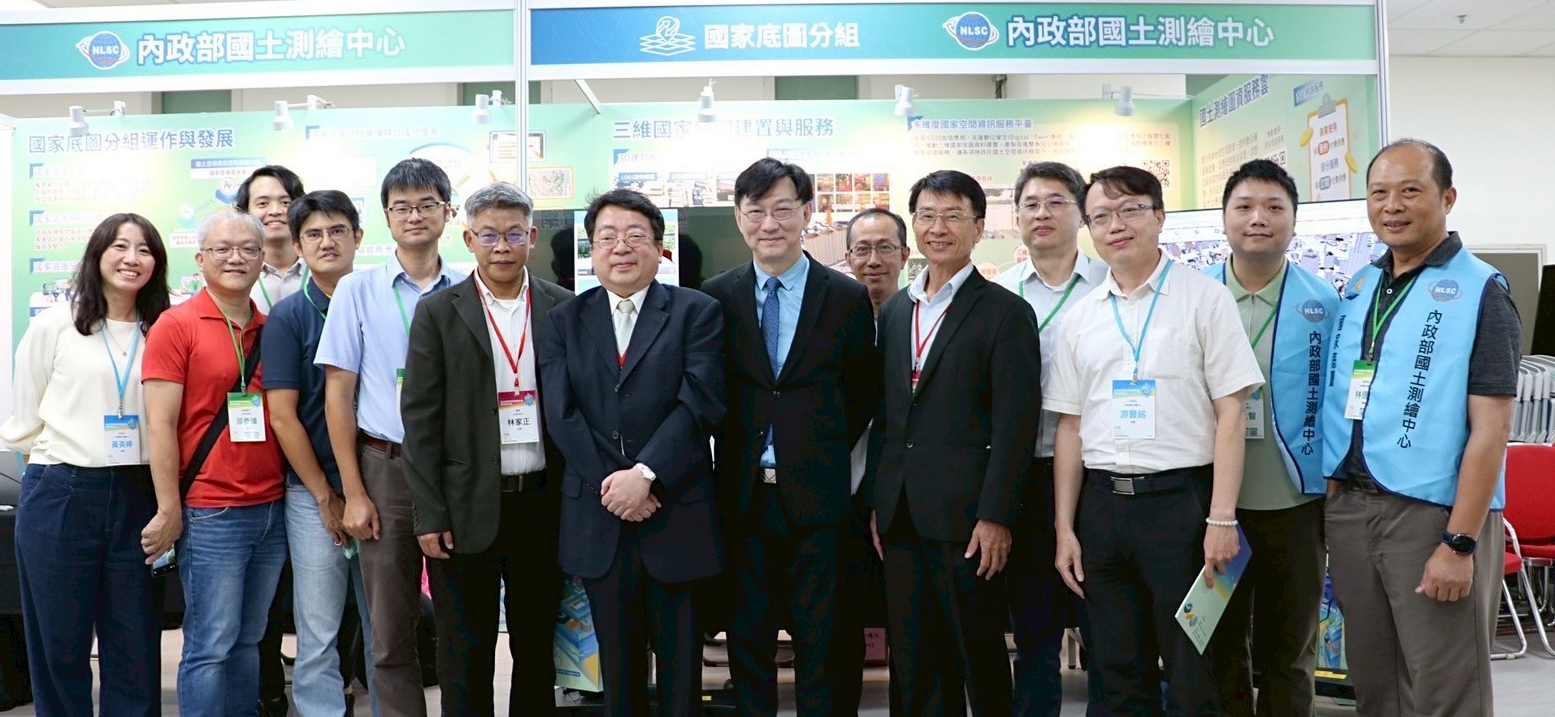 內政部董政務次長建宏、地政司林司長家正及相關人員合影