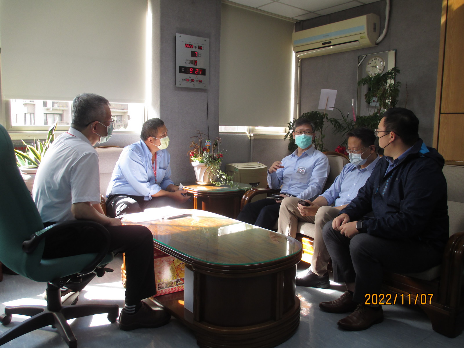 Both of auditor, Sidney Kao, execute top management interview with the Deputy Director of NLSC, Lin, Jyh-Ching.