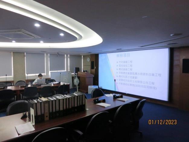 Director Huang of the Land Consolidation Engineering Bureau gave a presentation