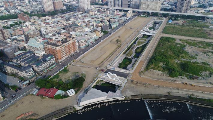 Areial photograph of bridges and reconstruction of the backflow ditch below Xichuan 2nd Road into an ecological landscape channel engineering– the 6th bridge(Xichuan Bridge), the 7th bridge (ChongLun Bridge)and the ecological landscape channel.jpg