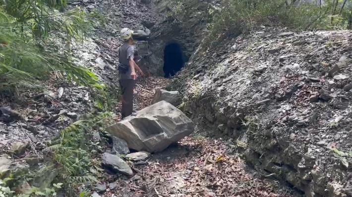 4. 0.5k綠水小山洞前落石