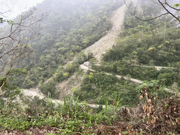 布洛灣聯絡道路受連續談風影響嚴重崩塌_3756_0