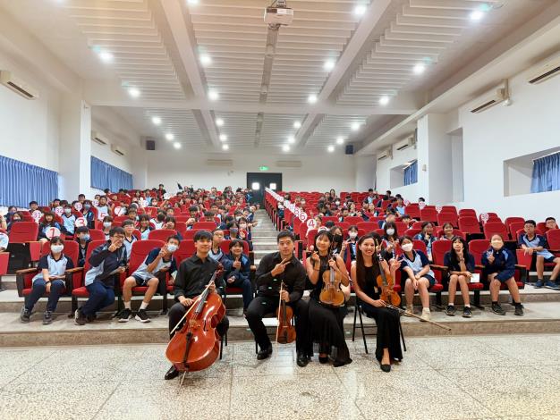 樂興之時管絃團音樂家到花崗國中與學子交流-2