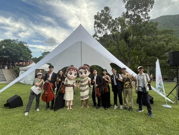 熱情觀眾與樂興之時音樂家合影-1