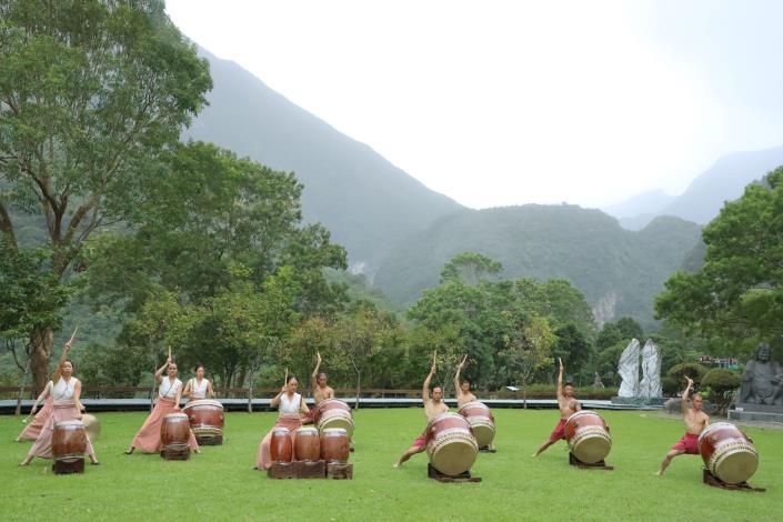 U - Theatre Dance with Drum (photo from Taroko N. P. HQ)_3564-1
