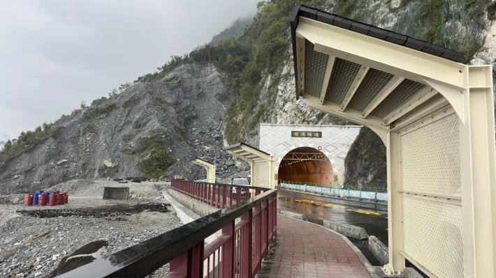 崇徳遊憩区に新設された落石防護シェルター（写真2）