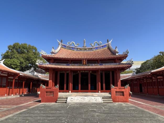 Reading about a historical site - Tainan Confucian Temple