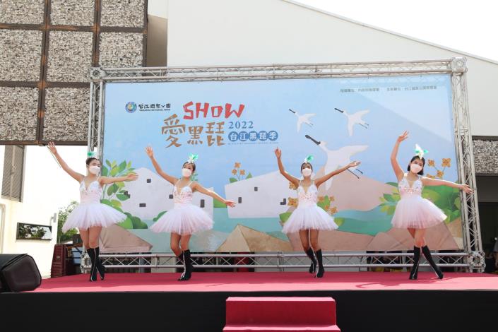 Spoonbill-Inspired Fashion Show by Kun Shan University’s Fashion Department 