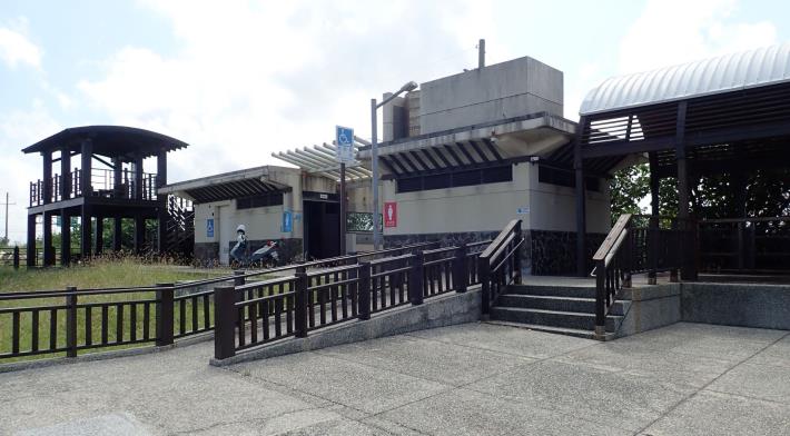 南灣坡道及廁所.JPG