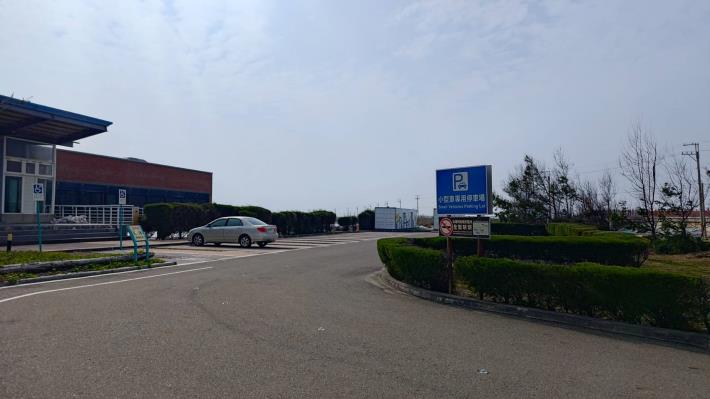 六孔遊客中心停車場
