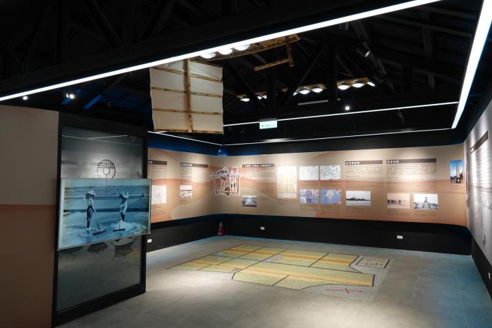 吉鹽故事館內展示導覽認識安順鹽場的故事
